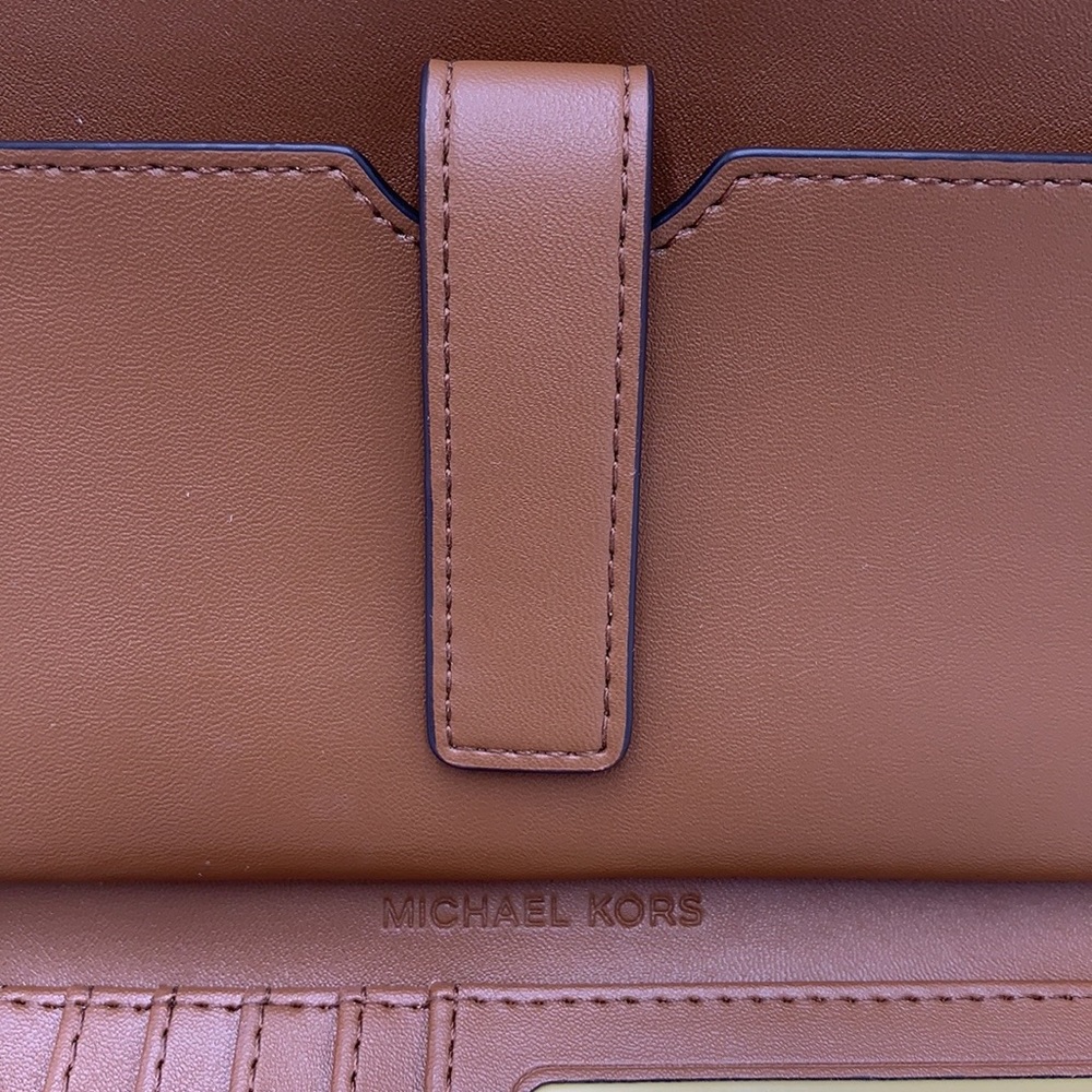 MICHAEL KORS LARGE DOUBLE ZIP WALLET WRISTLET 
COLOR: Vanilla LUGGAGE SI… - Picture 12 of 14
